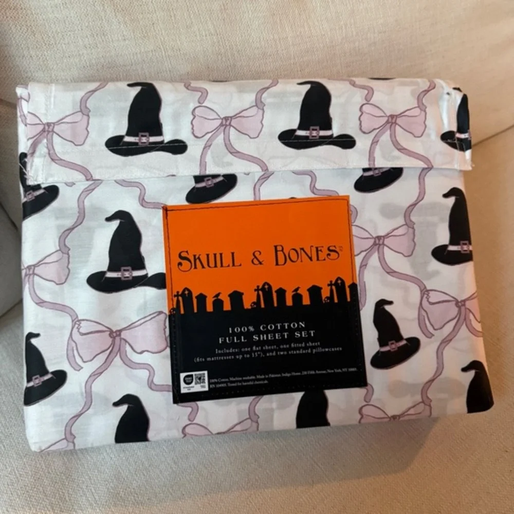 Skull‎ & Bones Witch Hat and Pink Bows Full Sheet Set